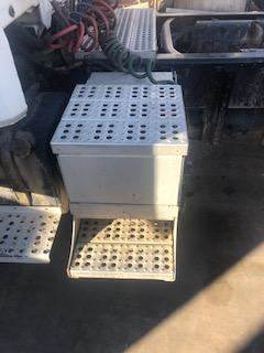 PArt Type: BAttery Box/TrAy - Good Used BAttery Box For A 2000 Freightliner FL70