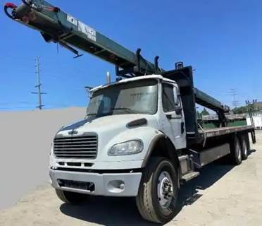 Part Type: Vehicle For Sale - 2017 Freightliner M2106 28' x 102" Tandem-Axle