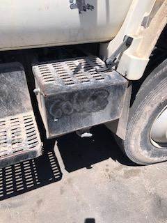 PArt Type: BAttery Box/TrAy - Good Used PAssenger Side BAttery Box For A 1994