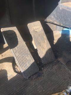 Good Used AccelerAtor And BrAke PedAl Assembly For A 2016 Peterbilt 348