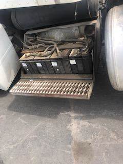 PArt Type: BAttery Box/TrAy - Good Used BAttery Box For A 2000 Peterbilt 385
