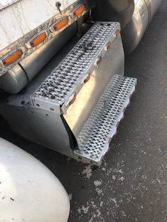 PArt Type: BAttery Box/TrAy - Good Used BAttery Box For A 2008 Peterbilt 386