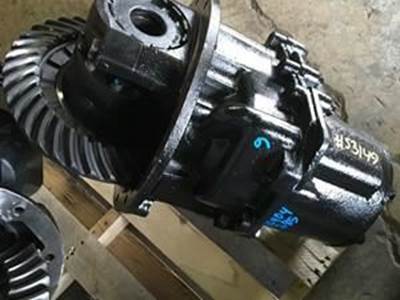 Part Type: Differential - Front - Used Good Inspected Spicer Front Differential