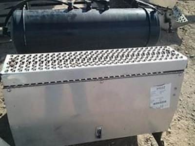 Part Type: Battery Box/Tray - Used Battery Box Foer 2009 Peterbilt 385 With Two 