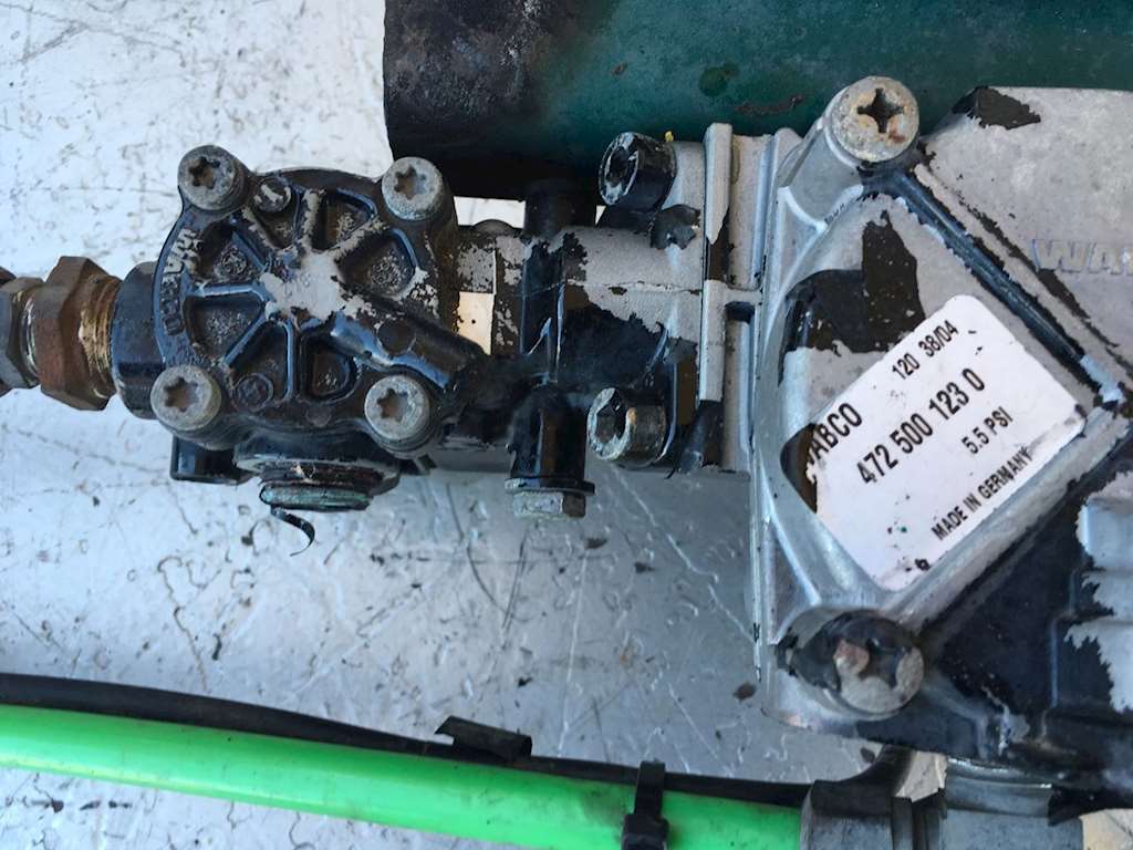 Used Meritor Wabco Relay Valve Kit With Bracket From A 2004