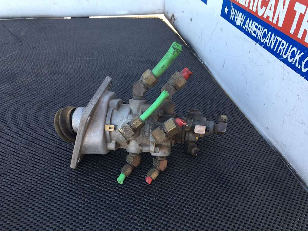 Used Bendix Foot Air Brake Valve For 2001 Freightliner Fl60 For Sale