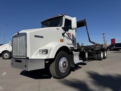 Kenworth T800 Roll Off Truck - Cummins, 400HP, 10 Speed Manual