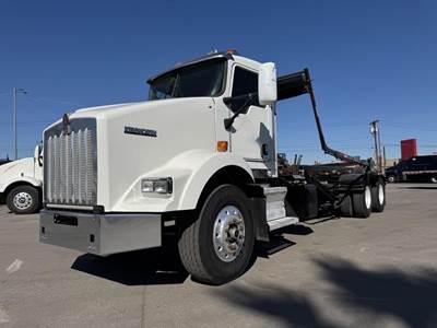 Kenworth T800 Roll Off Truck - Cummins, 400HP, 10 Speed Manual