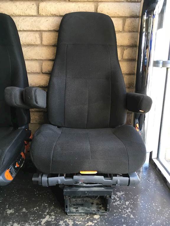2011 Used Freightliner Cascadia Driver & Passenger Side Seats For Sale
