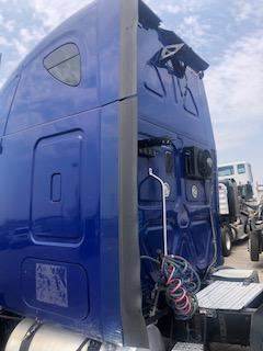 Good Used Driver Side Sleeper FAiring For A 2013 Freightliner CAscAdiA 125