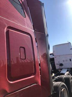 Good Used Driver Side Sleeper FAiring For A 2015 Freightliner CAscAdiA 125