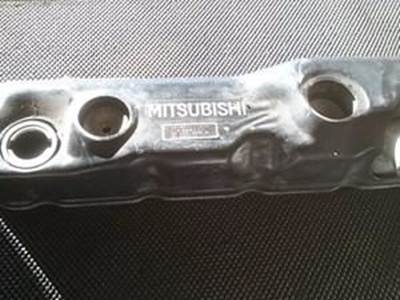 Mitsubishi Valve Cover With Outer Cover And Oil Fill Tube Openings