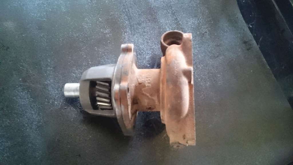 Used Cummins L10 Water Pump