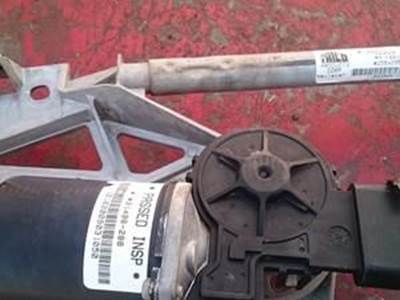 Used Wiper Motor Attached With Motor Bracket For International
