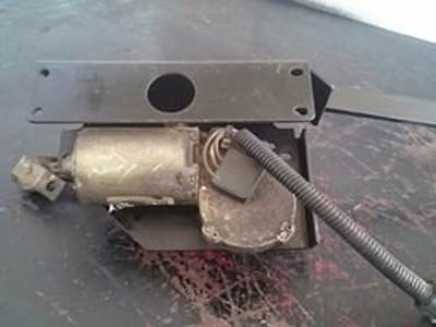 Used Wiper Motor Assembly For 1999 Freightliner FLD Or Classic