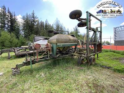 John Deere 775 Seeder