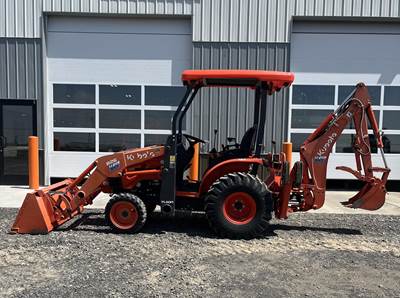 Kubota B26 Backhoe