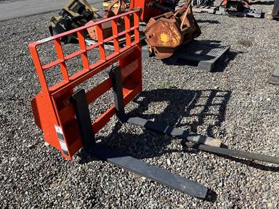 Kubota L2238 Bale Spear