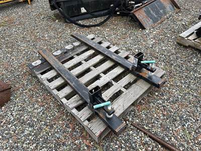 TITAN ATTACHMENTS CLAMP-ON FORKS Bale Spear