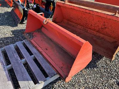 Kubota B1675 Bucket