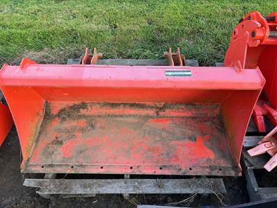 Kubota B2371 Bucket