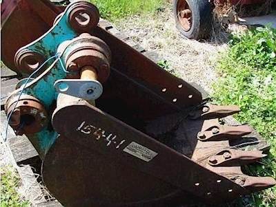Komatsu 22" Bucket