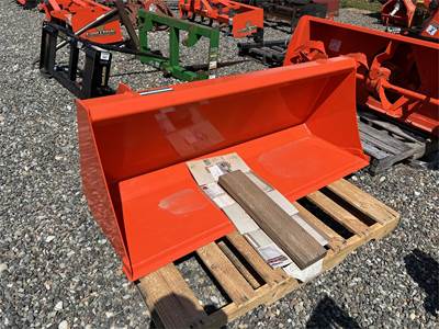 Kubota B2372 Bucket