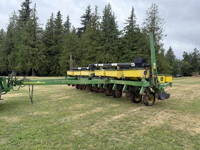 John Deere 7200 Planter / Row Unit