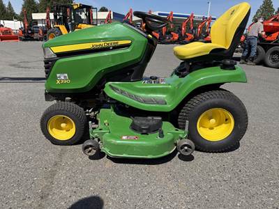 John Deere X390 Riding Lawn Mower