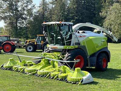Claas JAGUAR 990 Self-Propelled Forage Harvester