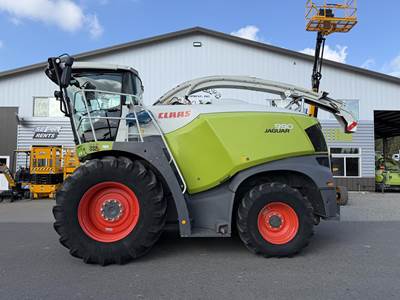 Claas JAGUAR 990 Self-Propelled Forage Harvester