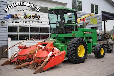 John Deere 5830 Self-Propelled Forage Harvester