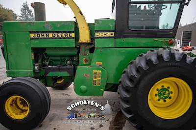 John Deere 5830 Self-Propelled Forage Harvester