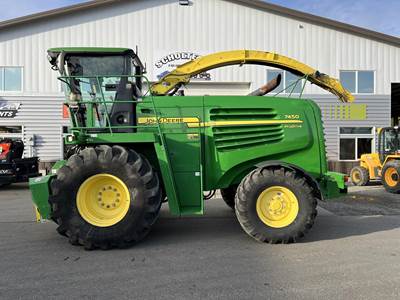 John Deere 7450 Self-Propelled Forage Harvester