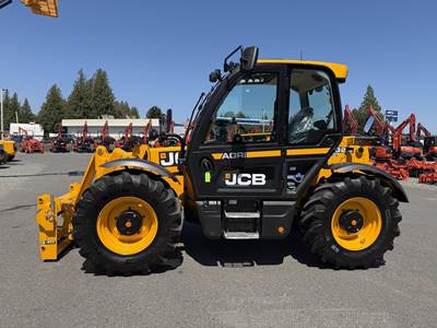 JCB 532-60 AGRI Telehandler - 6614lb Capacity, 20ft Lift Height