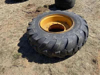 Titan 17.5-25 Tire