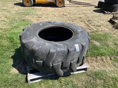 Titan 19.5L24 Tire