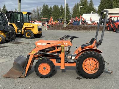 Kubota B7100DT Tractor