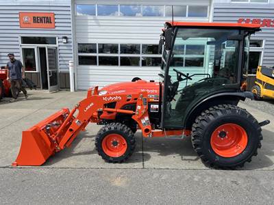 Kubota LX3520SUHSDC Tractor