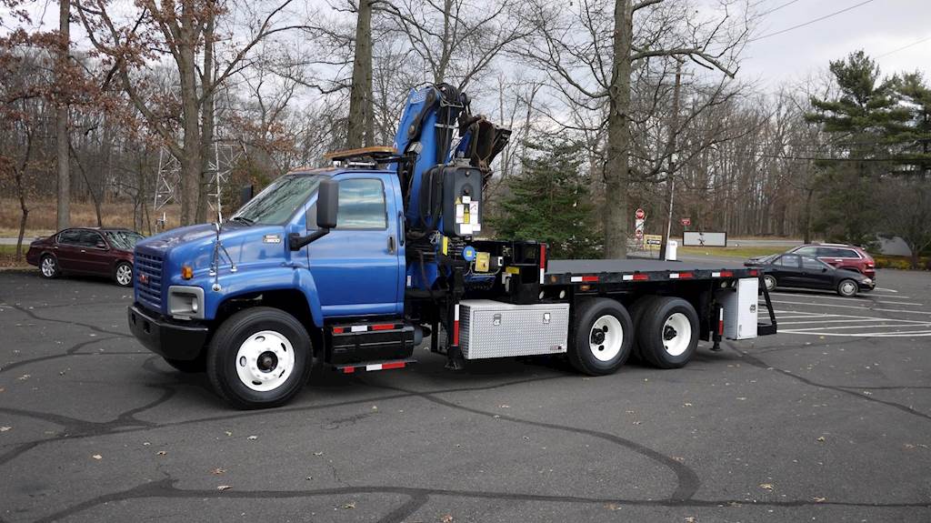 2006 GMC TopKick C8500 Single Axle Crane Truck Automatic, Fassi F330B.24/L323 Knuckle Boom