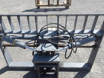 Gehl 807105 Rotating Pallet Forks