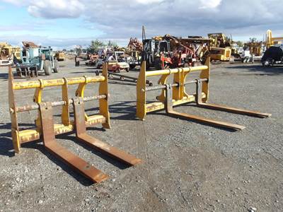 John Deere AT489679 Rotating Pallet Forks