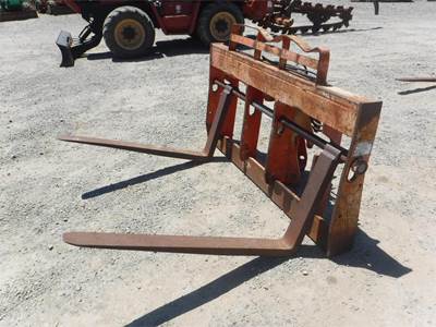 SkyTrak Pallet Fork