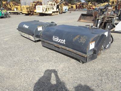 Bobcat SWEEPER 72 Sweeper Attachment