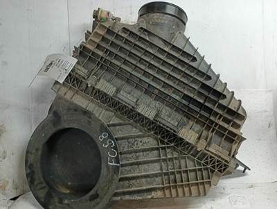 Freightliner Cascadia Air Cleaner / Air Filter Housing