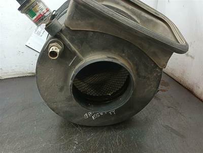 International 4300 Air Cleaner / Air Filter Housing