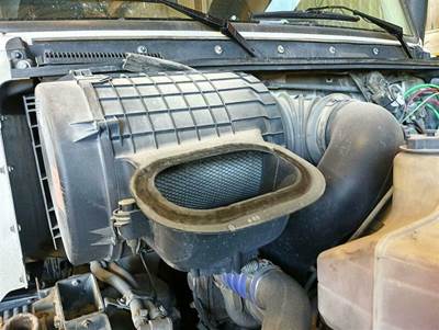 Volvo VN Air Cleaner / Air Filter Housing