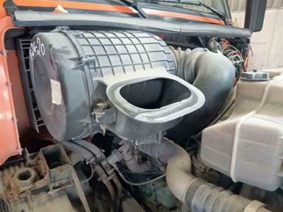 Volvo VN Air Cleaner / Air Filter Housing