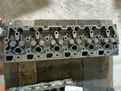 International DT466E Cylinder Head for a International DT 466E