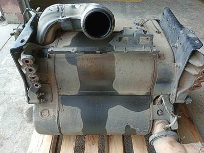 Detroit DD13 DPF Assembly